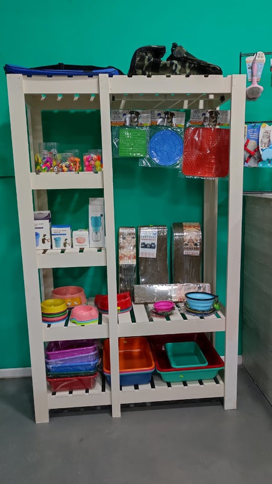 Estantería de productos para mascotas en CIVet